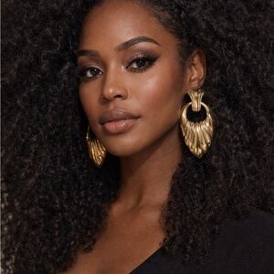 Elegant Gold Statement Earrings clip on